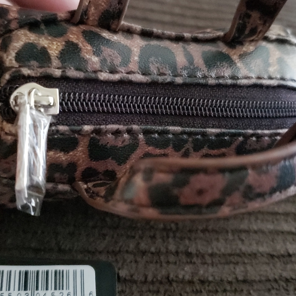 New guess keychain w/storage - Picture 3 of 3